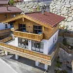 Mountain Wellness In Neukirchen Dağ evi Neukirchen am Großvenediger