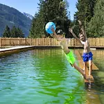 Dağ evi Mountain Wellness In Neukirchen *